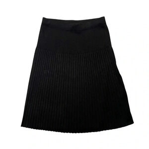 Exclusively Misook Black Acrylic Pleated Skirt